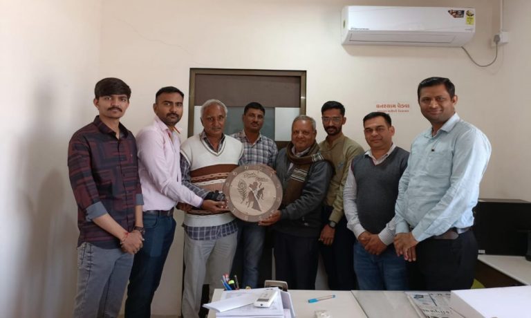 મોરબી: માહિતી કચેરીના અધિક્ષક બી.એલ.જાદવની જુનાગઢ બદલી થતાં ભાવભીની વિદાય