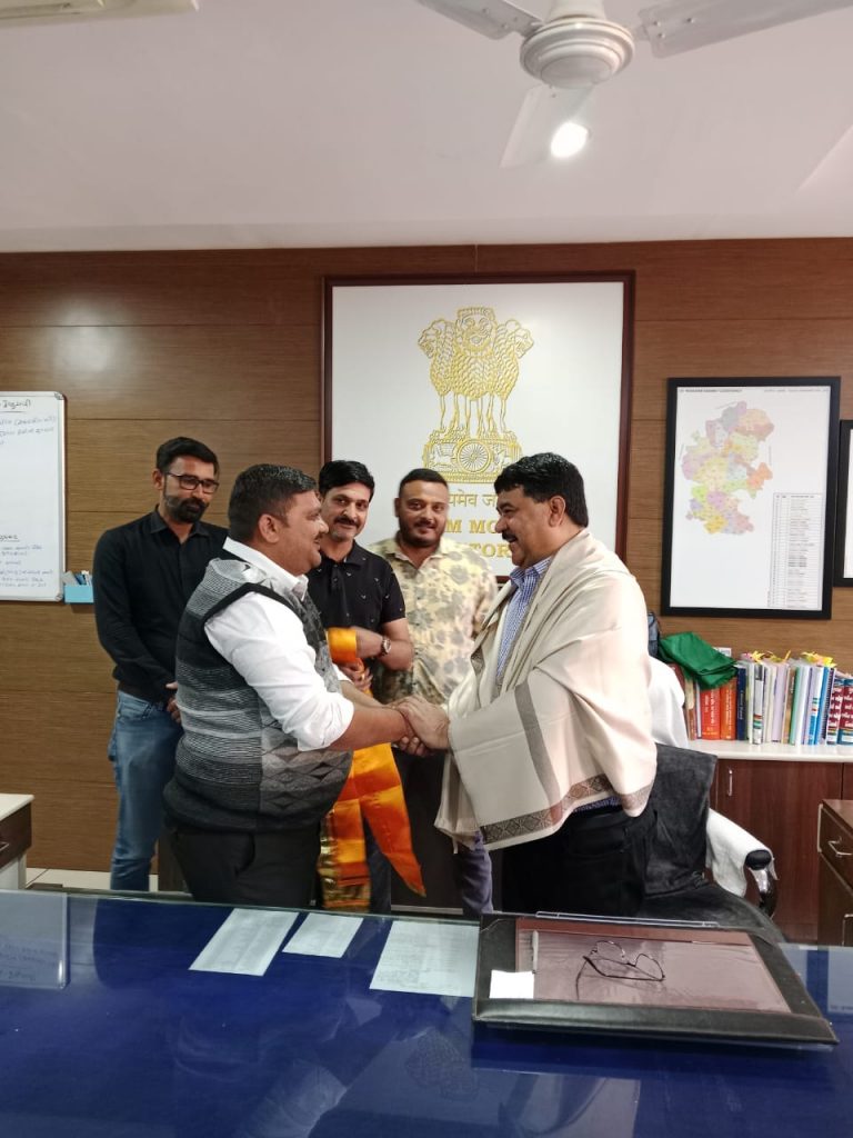 મોરબી: પરશુરામ યુવા ગૃપ દ્વારા જીલ્લા કલેકટરની બદલી થયા વિદાયમાન અપાયું