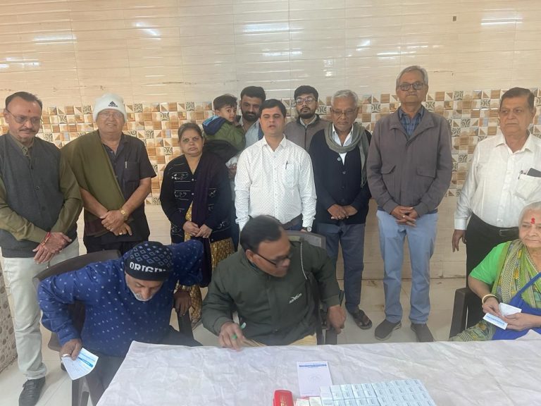 મોરબી જલારામ મંદિર ખાતે સ્વ. ચુનીલાલ ઠાકરશીભાઈ પોપટ તથા સ્વ.ભૂમિબેન રાજેશભાઈ પોપટ પરિવાર ના સહયોગથી યોજાયેલ  વિનામુલ્યે નેત્રમણી-નેત્રયજ્ઞ કેમ્પ માં ૨૯૦ દર્દીઓએ લાભ લીધો