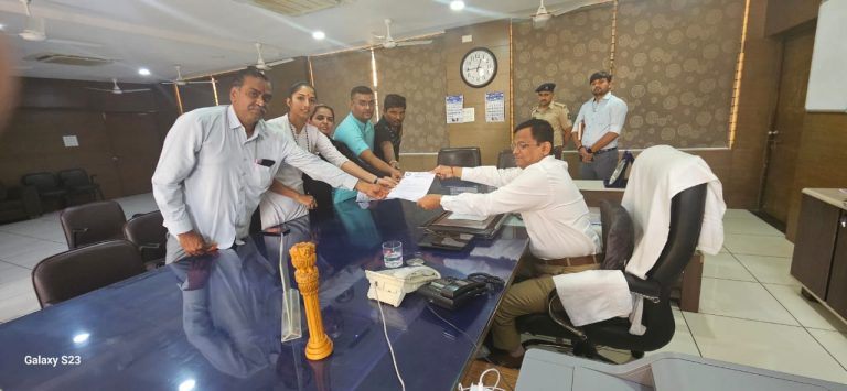 માતૃભૂમિ સંરક્ષણ કાઉન્સિલ દ્વારા કાજલબેન હિન્દુસ્તાની ના મુદ્દામાં મનોજ પનારા સામે પગલાં લેવા મોરબી જિલ્લા કલેકટરને આવેદન પાઠવવામાં આવ્યું.