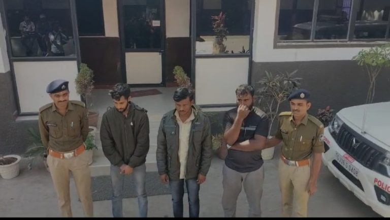 મોરબીના રંગપર ગામ નજીક નશાકારક સીરપ કાંડ માં ત્રણની ધરપકડ