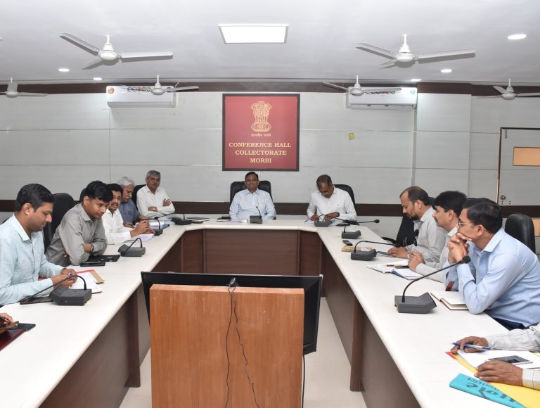 રેટ ચાર્ટ સંદર્ભે રાજકીય પક્ષો સાથે બેઠક યોજતા જિલ્લા ચૂંટણી અધિકારીશ્રી કે.બી. ઝવેરી