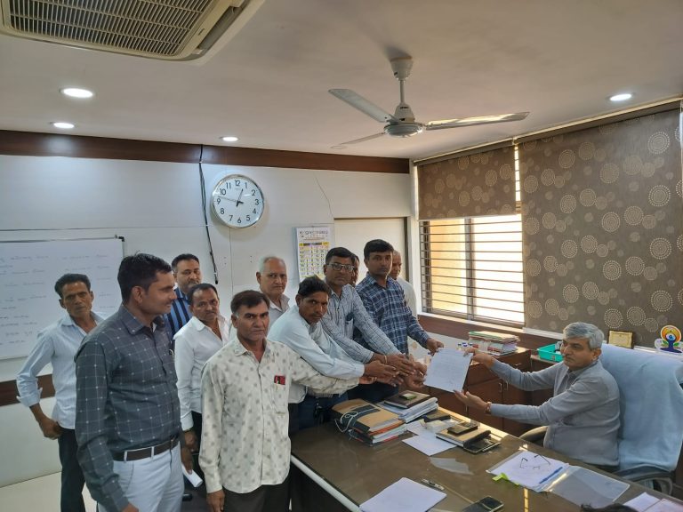 ટંકારા ના નસીતપર ગામે યુવાન પર જંગલી જાનવર દ્વારા થયેલ હુમલા બાબતે વિસ્તારને રક્ષણ આપવા પંચાયત દ્વારા કલેકટરને રજૂઆત