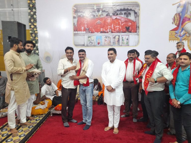 જારીયા પરિવાર ના આંગણે યોજાયેલ શ્રીમદ ભાગવત સપ્તાહમાં પત્રકારોનું સન્માન કરાયું