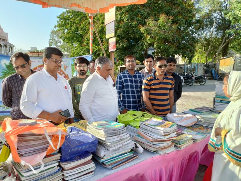 મોરબીના રાષ્ટ્રીય શૈક્ષિક મહાસંઘના સેવાયજ્ઞને વધાવ્યો વિદ્યાર્થીઓ અને વાલીઓએ જુના પુસ્તકોના સ્ટોલ છલકાવી દીધાં