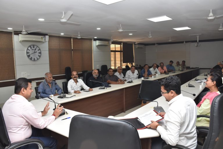 મોરબી જિલ્લામાં સો ટકા મતદાન અર્થે જિલ્લાના વિવિધ એસોસિએશન સાથે બેઠક યોજતા જિલ્લા કલેકટરશ્રી કે.બી. ઝવેરી
