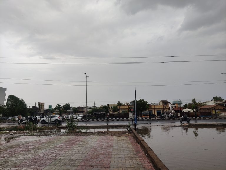 મોરબી શહેરમાં અસહ્ય ગરમી બાદ વરસાદ