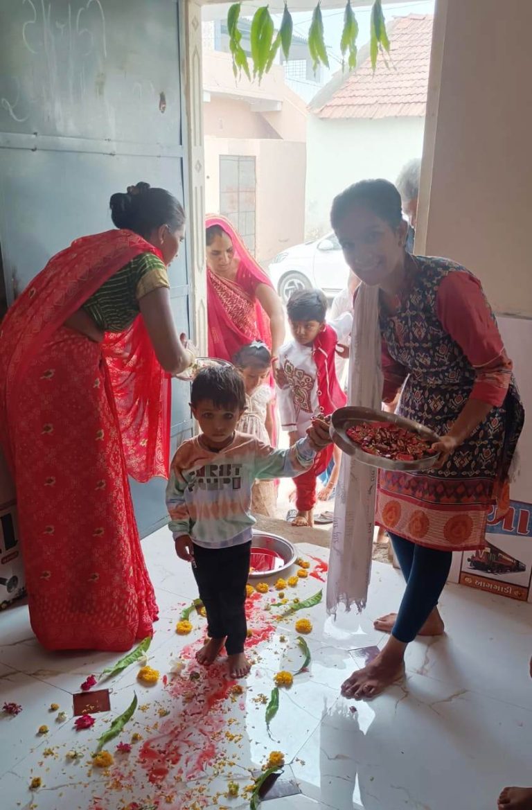 ટીંબડી ગામે નાના નાના ભૂલકાઓના કંકુ પગલાથી આંગણવાડી પાવન બની