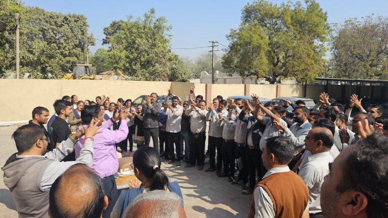 PGVCL સ્ટાફ સાથે આયુષ હોસ્પિટલની Health Talk – CPR અને  Hand Hygiene તાલીમ આપવામાં આવી.
