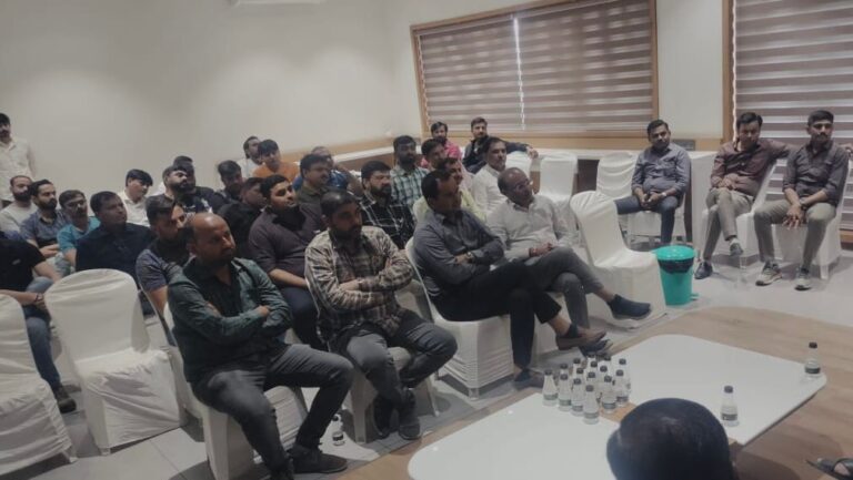 મોરબી તાલુકા પોલીસ સ્ટેશનના પીઆઇ ની અધ્યક્ષતામાં પીપળી રોડ લેમન સીરામીક ખાતે જાગૃતિ બાબતે ઉદ્યોગકરોની મીટીંગ યોજાઇ