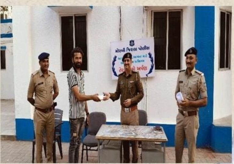 મોરબી પોલીસની સરાહનીય કામગીરી:ખોવાયેલા 20 જેટલા મોબાઈલ શોધી કાઢી અરજદારોને પરત કર્યા
