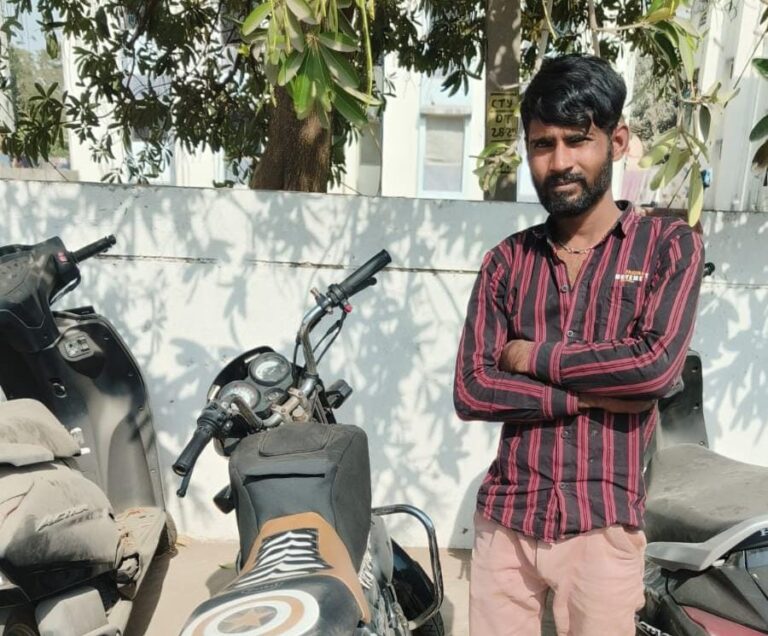 મોરબીમાંથી ચોરાવ બાઈક સાથે ચોરને ઝડપી પાડતી પોલીસ