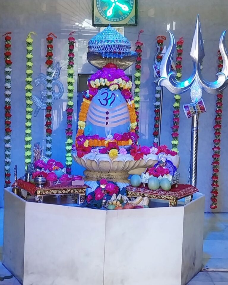 રાજકોટ મોરબી હાઈવે પર જગતગુરૂ શંકરાચાર્ય દ્વારા સ્થાપિત ચંદ્ મૌલિશ્ર્વર મહાદેવ મંદિર આસ્થાનુ કેન્દ્ર